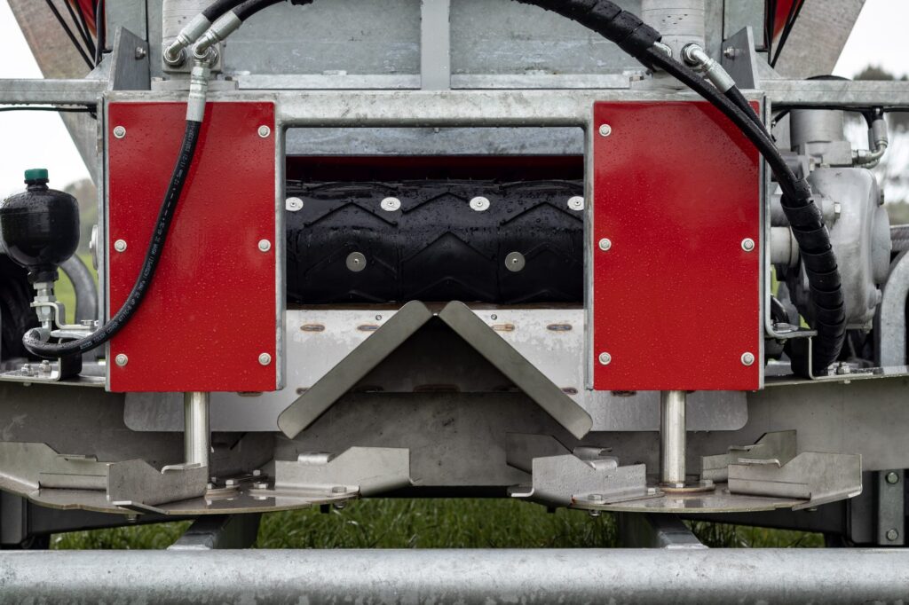 800 mm wide belt at the rear of the Scimitar 6000 spreader
